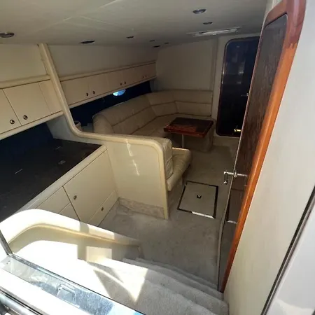 船屋 White Eagle Cruises