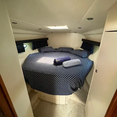 船屋 White Eagle Cruises *